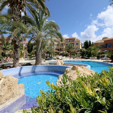 Stylish 1 Bedroom Apartment In Limnaria Gardens Paphos Ruang foto