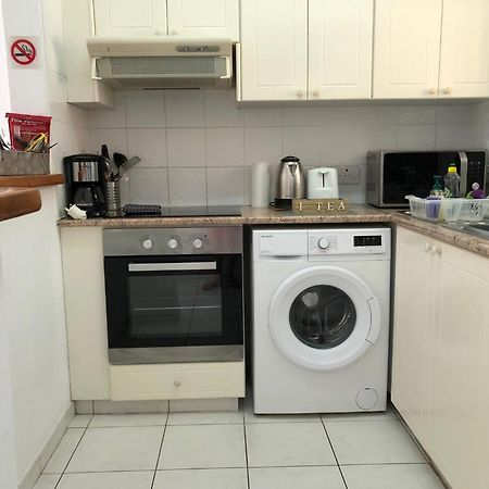 Stylish 1 Bedroom Apartment In Limnaria Gardens Paphos Bagian luar foto