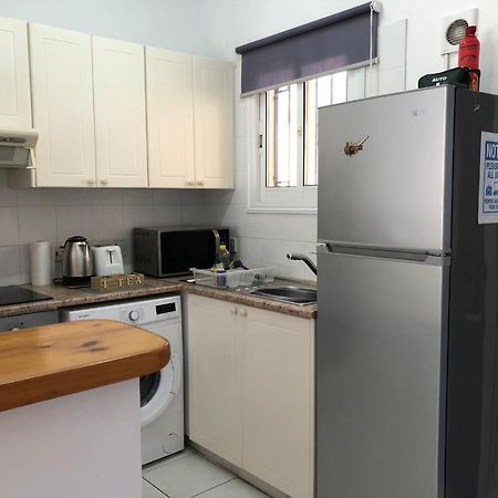 Stylish 1 Bedroom Apartment In Limnaria Gardens Paphos Bagian luar foto