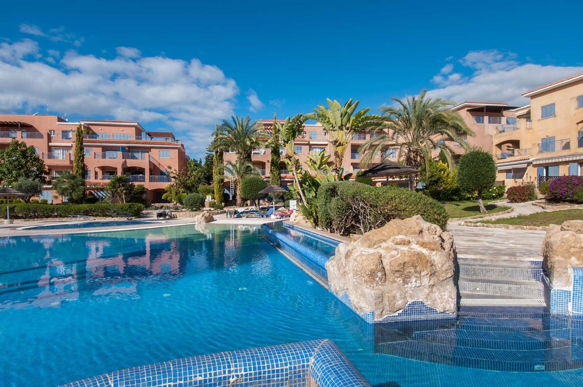 Stylish 1 Bedroom Apartment In Limnaria Gardens Paphos Ruang foto