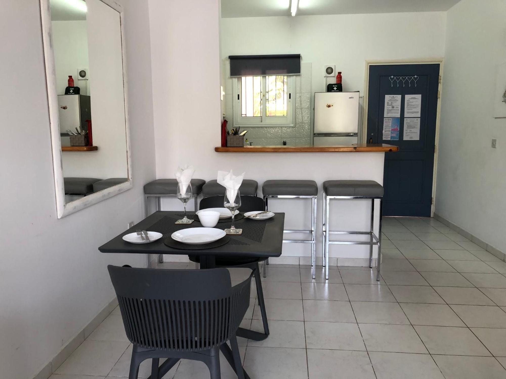 Stylish 1 Bedroom Apartment In Limnaria Gardens Paphos Bagian luar foto