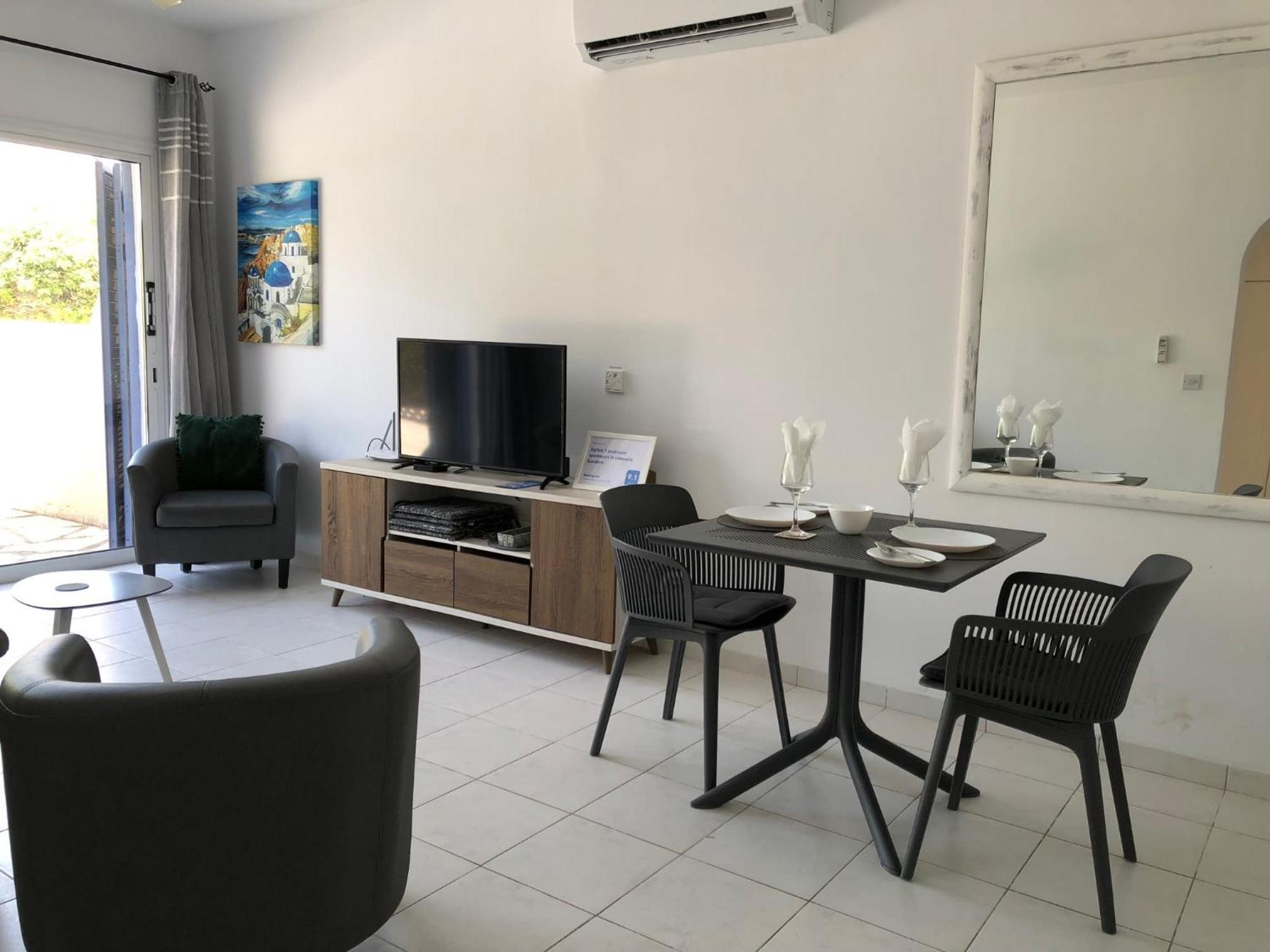 Stylish 1 Bedroom Apartment In Limnaria Gardens Paphos Bagian luar foto