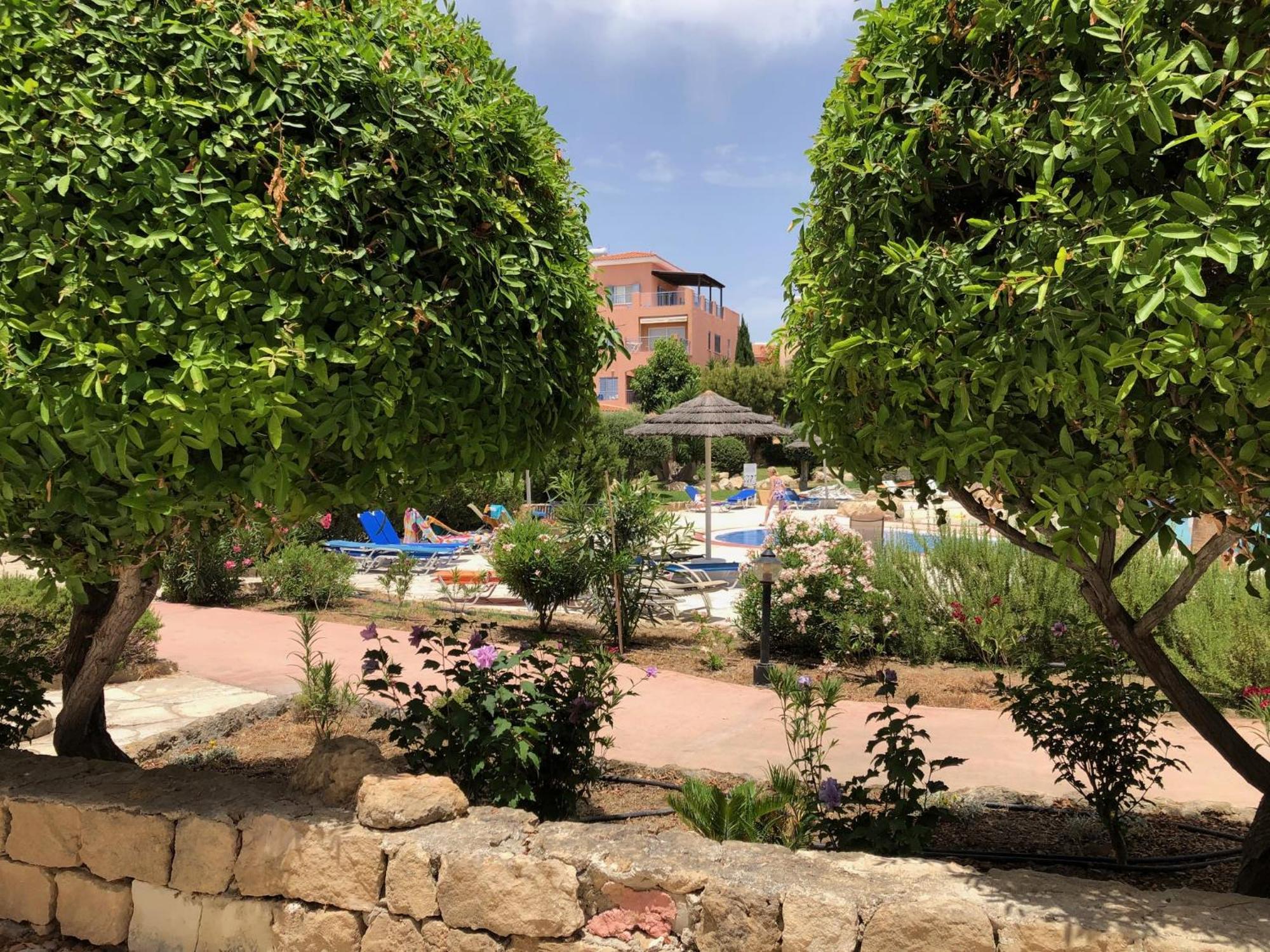 Stylish 1 Bedroom Apartment In Limnaria Gardens Paphos Bagian luar foto