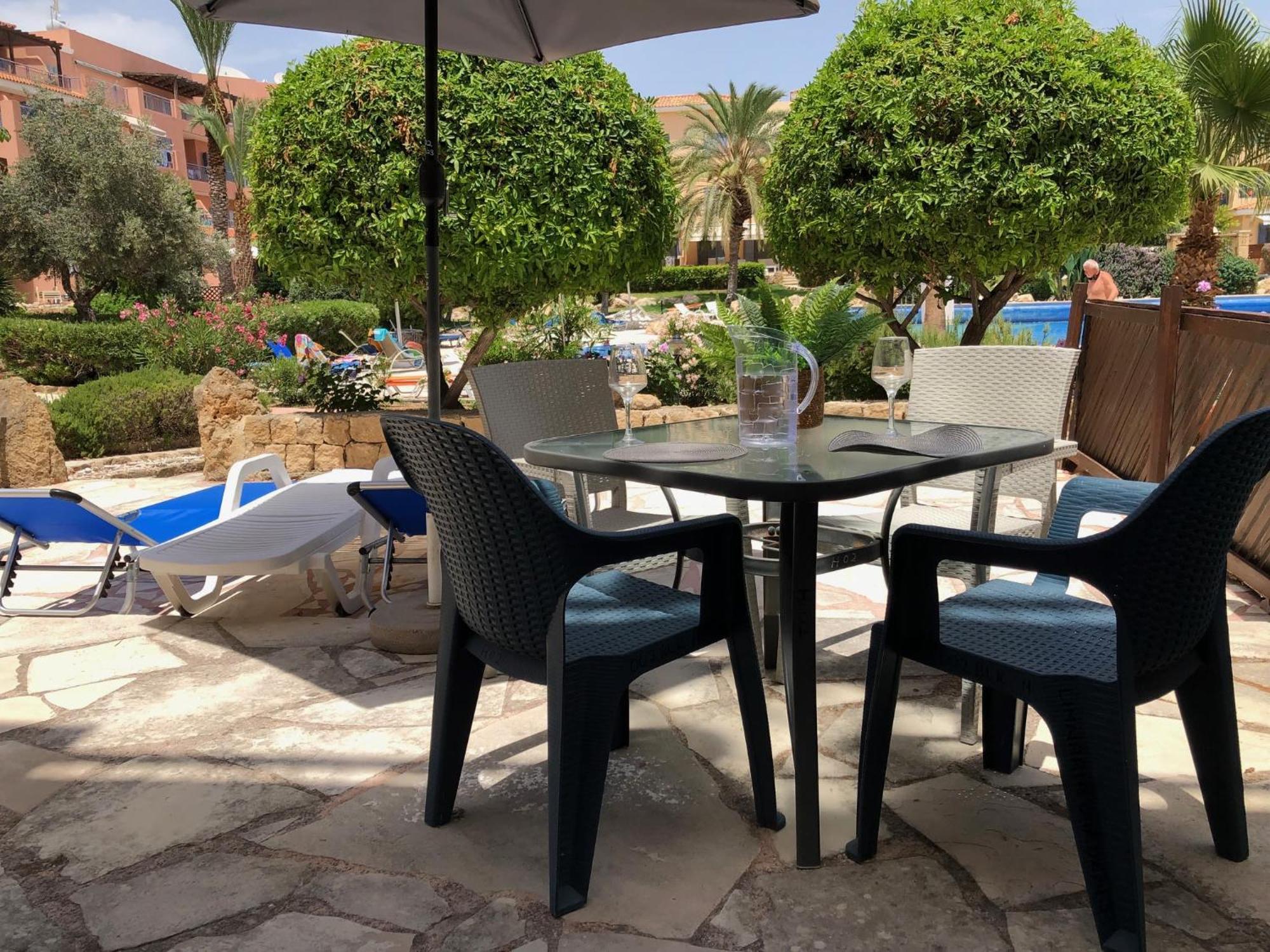 Stylish 1 Bedroom Apartment In Limnaria Gardens Paphos Bagian luar foto