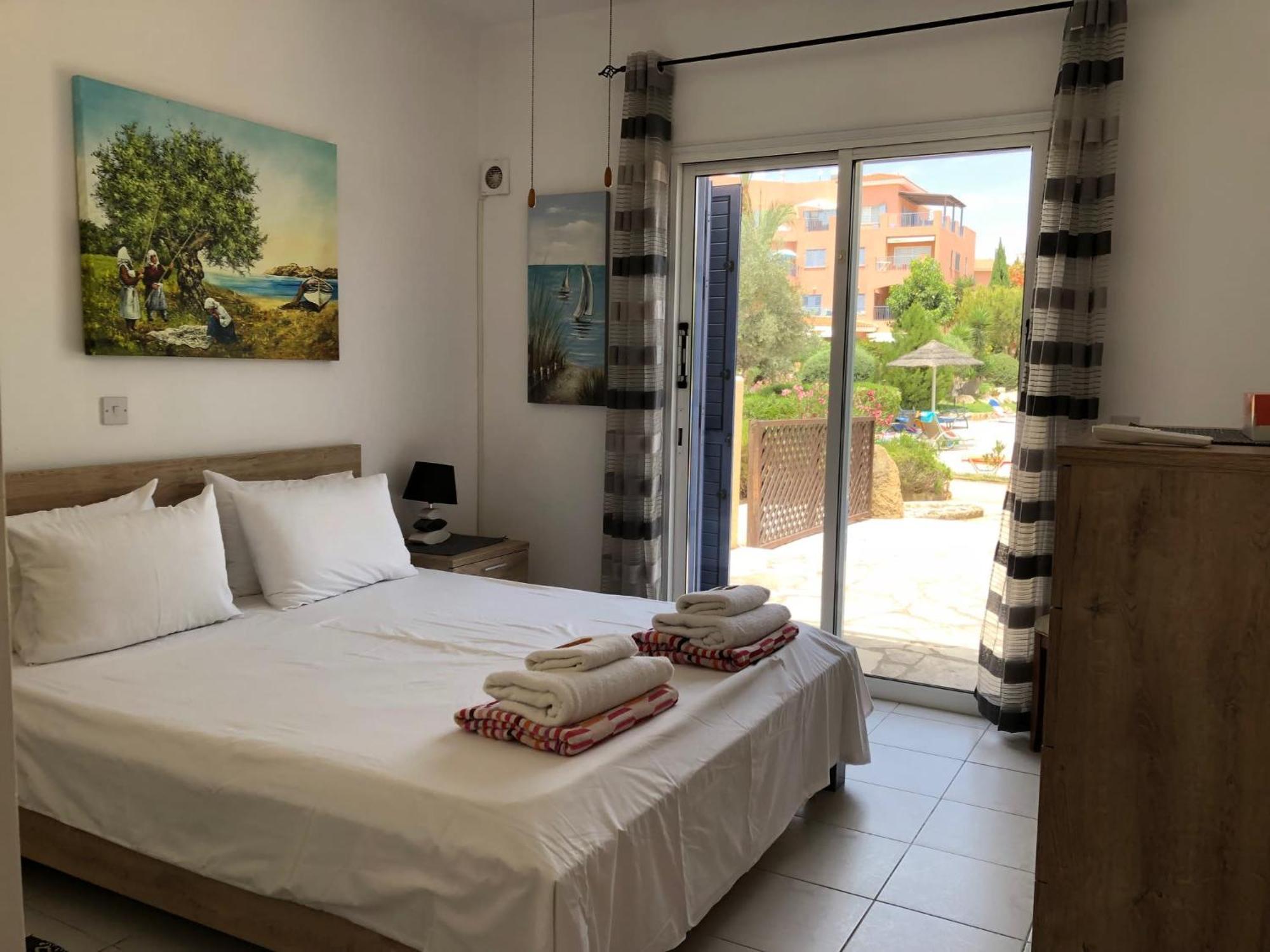 Stylish 1 Bedroom Apartment In Limnaria Gardens Paphos Bagian luar foto