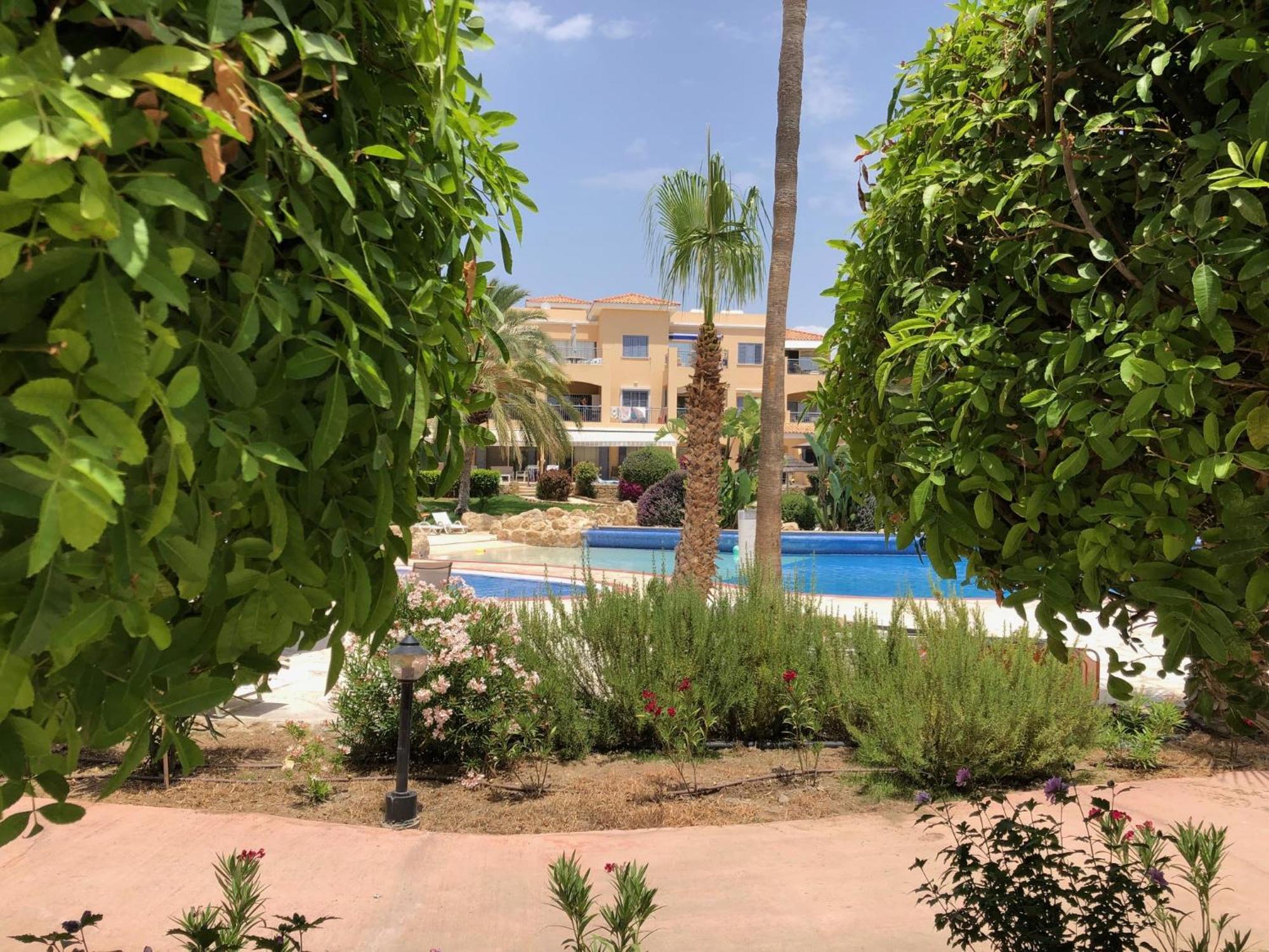 Stylish 1 Bedroom Apartment In Limnaria Gardens Paphos Bagian luar foto