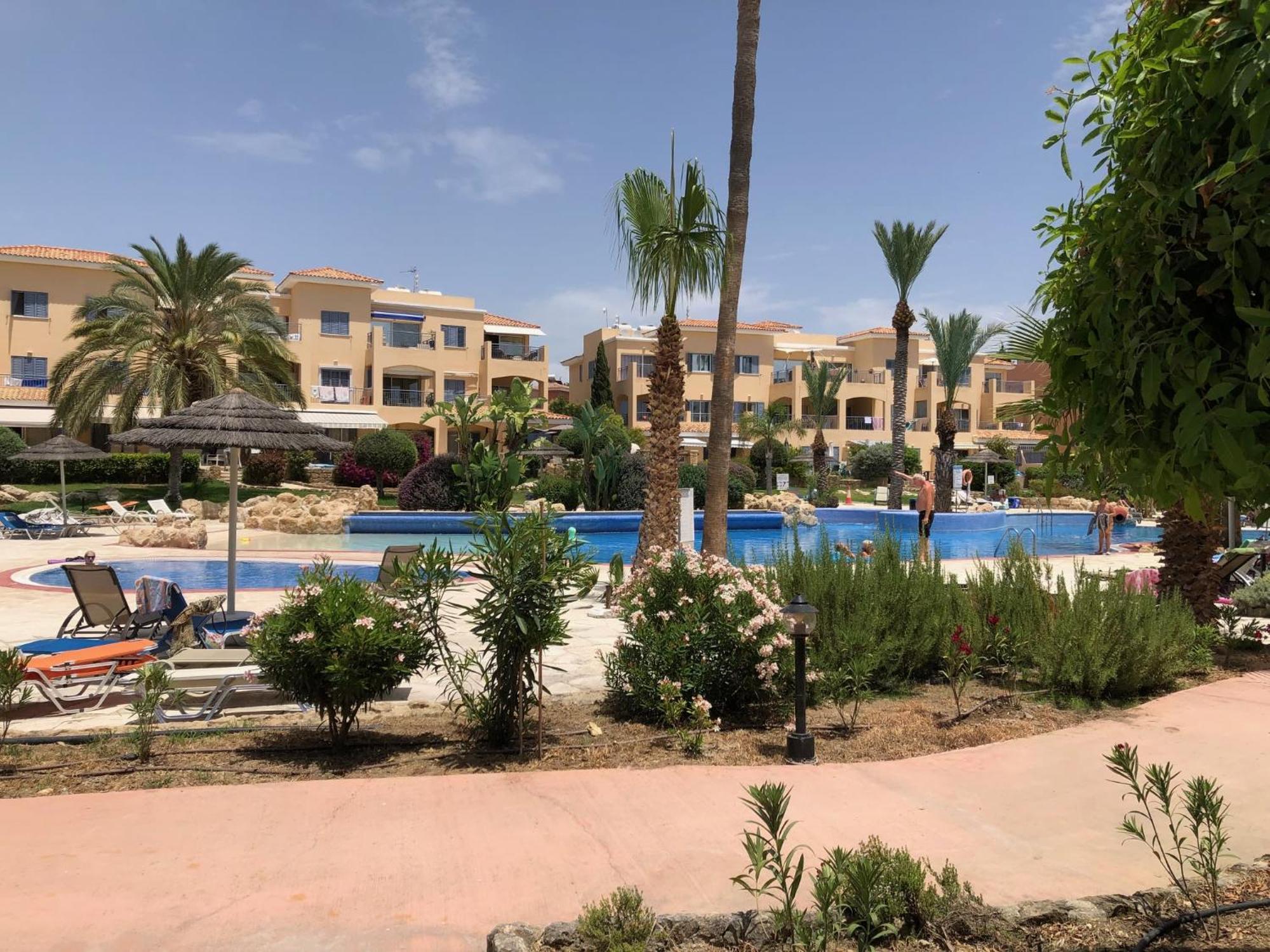Stylish 1 Bedroom Apartment In Limnaria Gardens Paphos Bagian luar foto