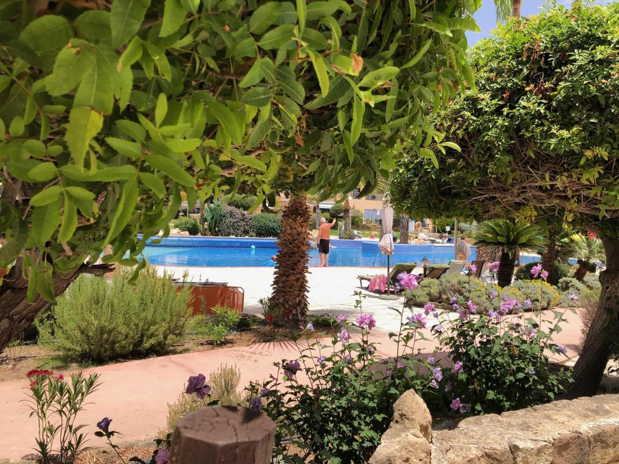 Stylish 1 Bedroom Apartment In Limnaria Gardens Paphos Bagian luar foto
