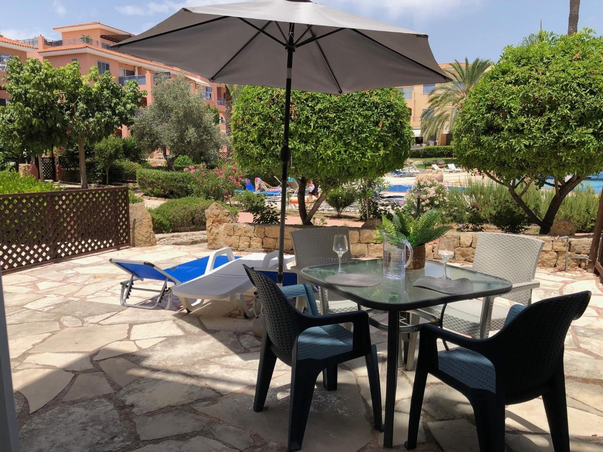 Stylish 1 Bedroom Apartment In Limnaria Gardens Paphos Bagian luar foto